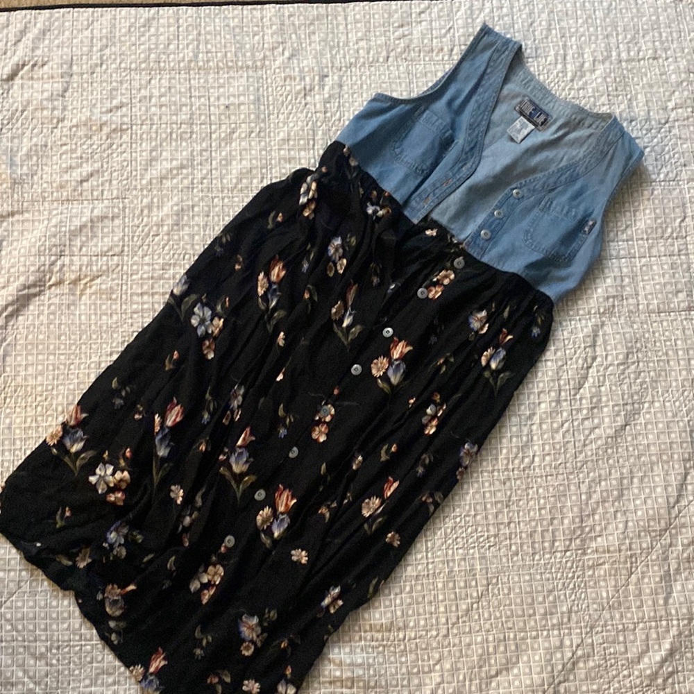 Vintage sleeveless cardigan Size: S/M